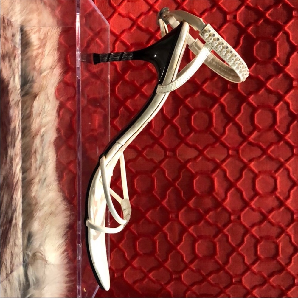 VINTAGE VALENTINO white white and silver heels - Picture 7 of 7